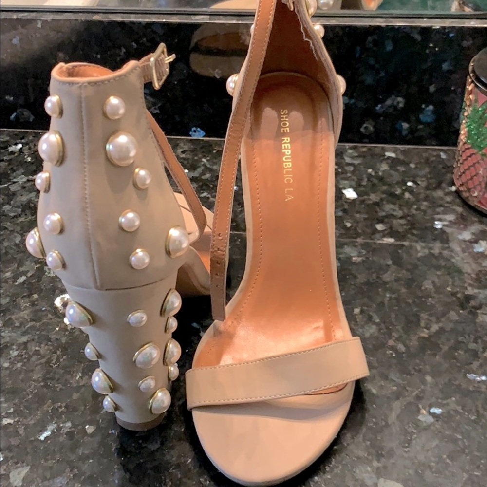 Pearl studded, bone colored heels!